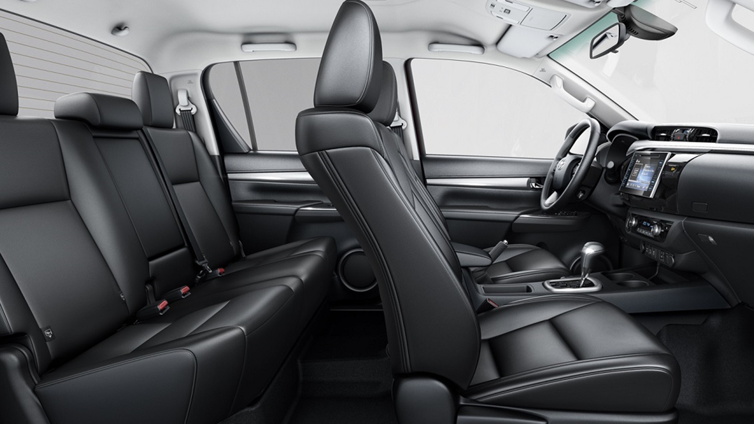 Toyota Hilux 2016 Interior Bag 2 1140X600