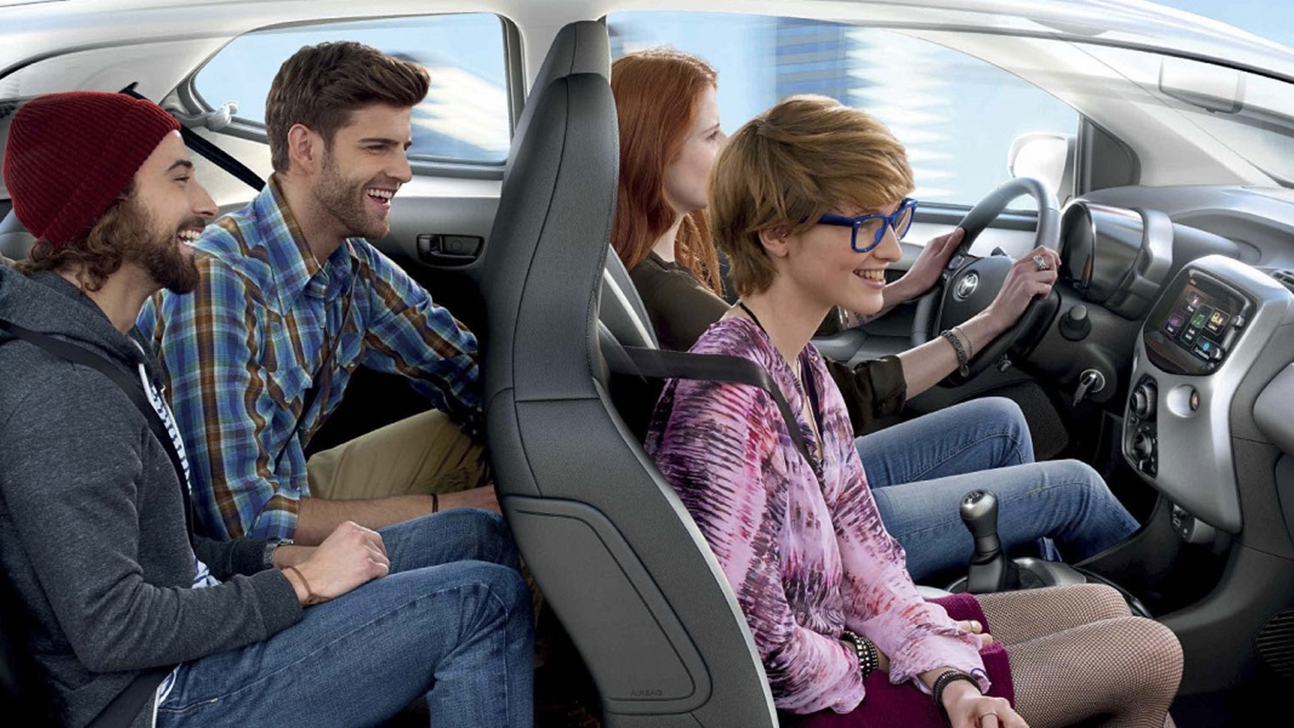 Toyota Aygo 2014 Interioer Mennesker 1140X600