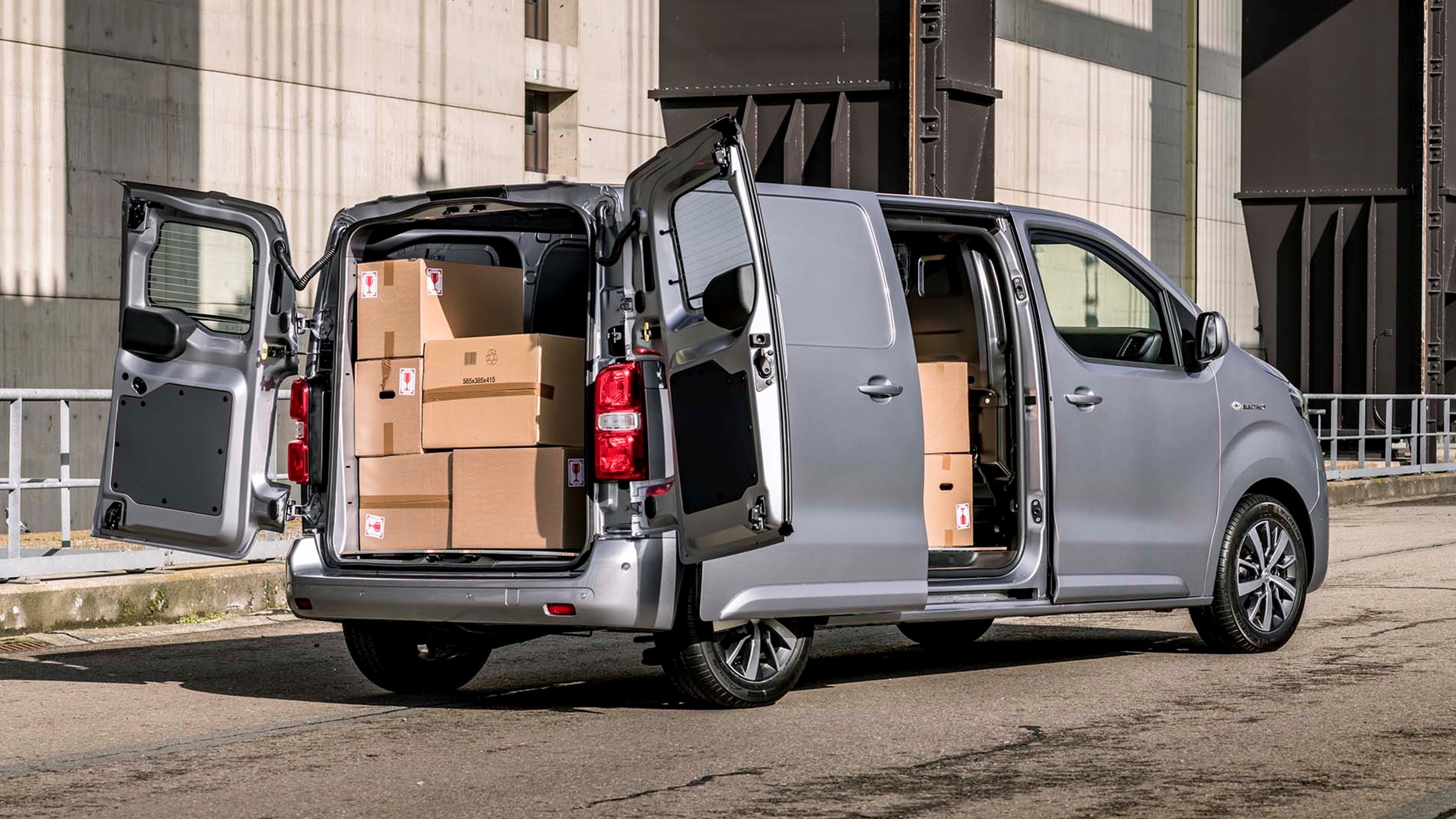 Toyota Proace Electric Bag Aaben Fyldt 1900X1069