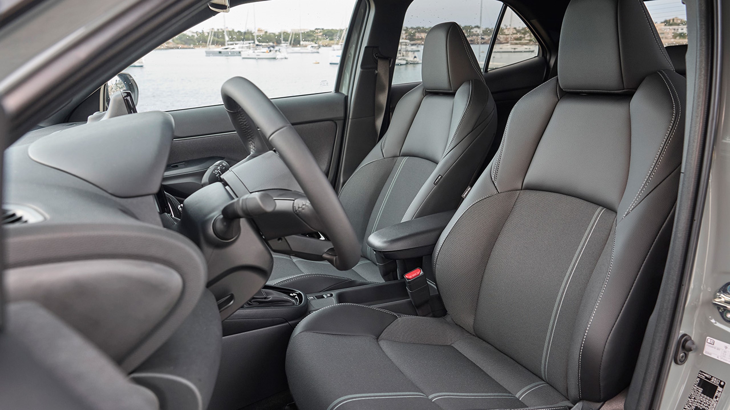 2024-yaris-cross-urban-khaki-dpl-interior15-1600x900.jpg